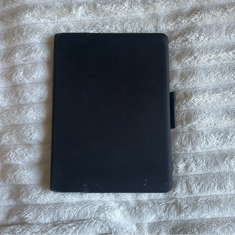 Logitech Slim Folio Keyboard Case for iPad (5th and 6th Generation) - Dark Gray - Picture 4 of 7